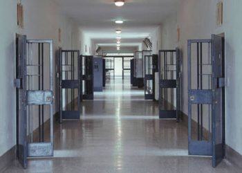 Lettera della moglie di un detenuto di Latina: “Di fronte alla salute, come di fronte alla giustizia, siamo tutti uguali”