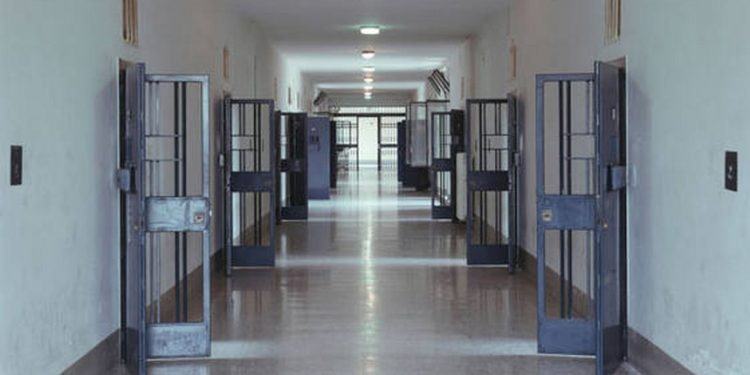 Lettera della moglie di un detenuto di Latina: “Di fronte alla salute, come di fronte alla giustizia, siamo tutti uguali”