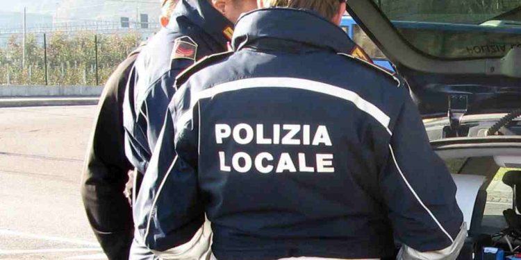 Latina, aggrediti agenti della Municipale durante i controlli anti-contagio. Due persone denunciate