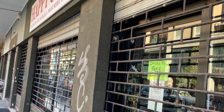 Paura per virus, cinesi chiudono negozi a Latina: ufficialmente chiusi per ferie