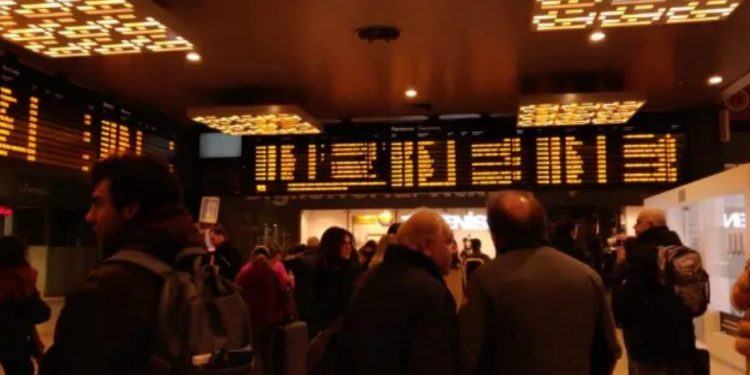 Pontini in fuga dal nord Italia prima che scatti la zona rossa: stazioni prese d’assalto