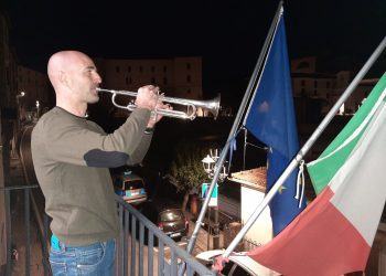 Coronavirus, in provincia di Latina i cittadini intonano l’Inno di Mameli VIDEO