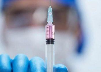 Zingaretti firma ordinanza: vaccinazione obbligatoria per over 65. Il candidato Nobel: “Il vaccino anti-Covid non serve, occorre altro”