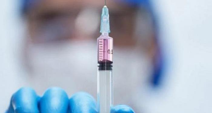 Zingaretti firma ordinanza: vaccinazione obbligatoria per over 65. Il candidato Nobel: “Il vaccino anti-Covid non serve, occorre altro”