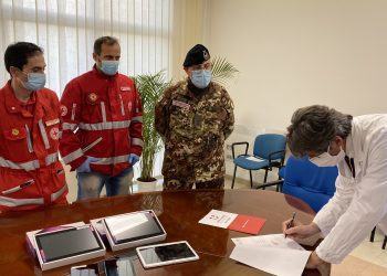 La Croce Rossa dona tablet all’ospedale “Goretti” per i pazienti Covid-19