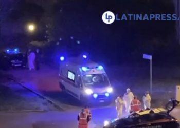 Latina, uomo si barrica in casa in via Galvaligi VIDEO