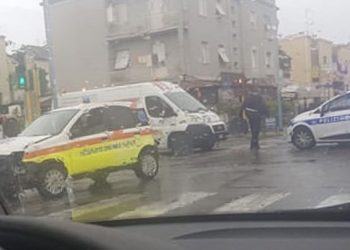Latina, scontro tra un’automedica e un furgone