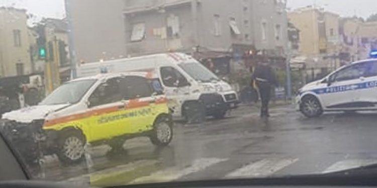 Latina, scontro tra un’automedica e un furgone