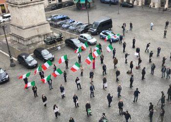 Fase 2, protesta davanti a Palazzo Chigi contro le misure del Governo