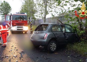 Schianto frontale tra auto e camion sulla Nettunense, muore un uomo di 40 anni