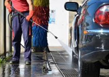 Latina, porta la macchina all’autolavaggio: multa da 400 euro ma la sanzione è illegittima