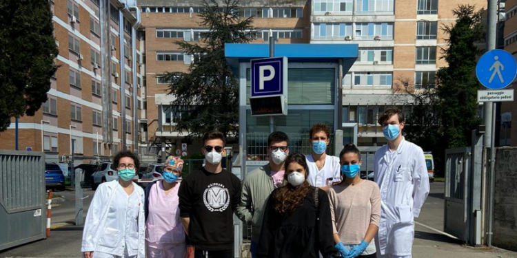 Latina, lodevole iniziativa di cinque studenti del Majorana: donano materiale sanitario al Goretti