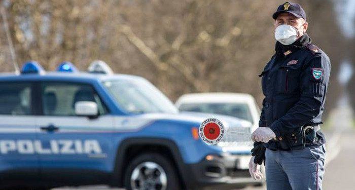 Follia nella “zona rossa” a Fondi: pick-up forza posto di blocco e tenta di investire agenti