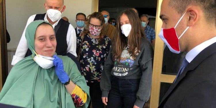 Silvia Romano e il riscatto milionario pagato ai terroristi islamici: “Immonda sceneggiata televisiva”