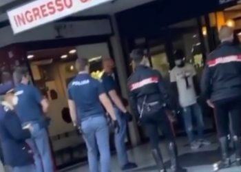 Latina, paura al “Palazzo di vetro”: senegalese minaccia poliziotti con un paio di forbici