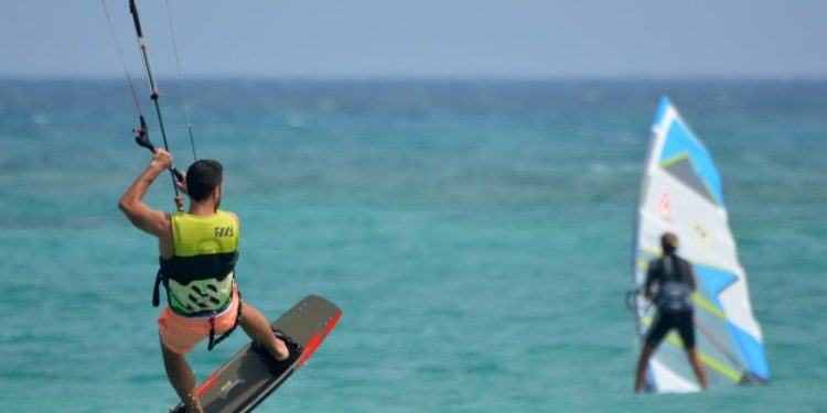 A Latina si torna in mare, via libera agli sport acquatici e in barca si può uscire in due. L’ordinanza