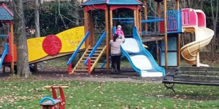 Zingaretti ordina di far giocare i bambini nei parchi con la mascherina(colorata)