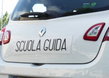 Riaprono le autoscuole, ma con la rivoluzione dell’esame di guida