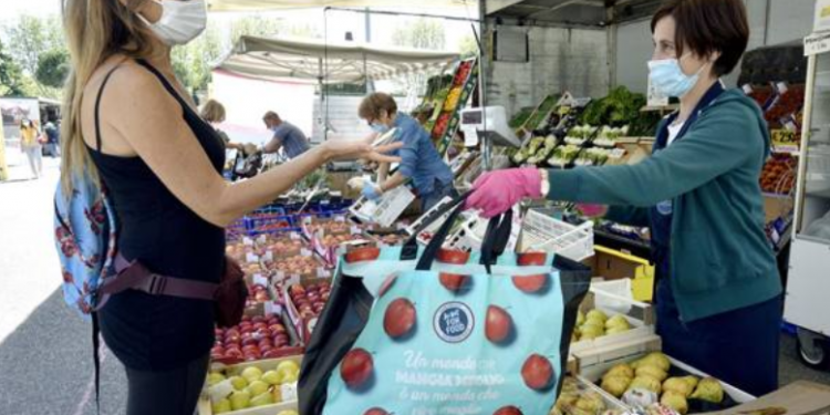 Latina, riparte la vendita di generi alimentari nei mercati su area pubblica