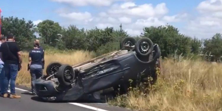 Grave incidente sulla Pontina, auto si ribalta: traffico rallentato