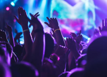 Riaprono le discoteche anche a Latina ma cambia tutto: situazione ai limiti del surreale