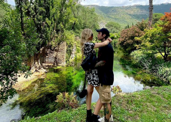 Chiara Ferragni e Fedez visitano il Giardino di Ninfa: “Abbiamo trovato il paradiso”