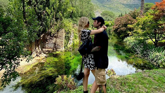 Chiara Ferragni e Fedez visitano il Giardino di Ninfa: “Abbiamo trovato il paradiso”