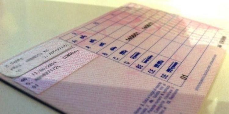 Latina, la denuncia di un lettore: “La mia odissea per ritirare la patente”