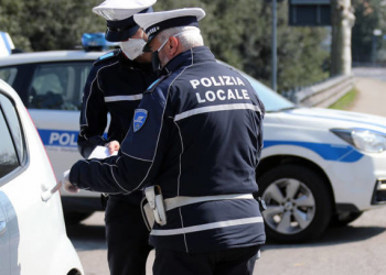 Ladri di orologi e oggetti di valore: arrestati due giovani a Cisterna