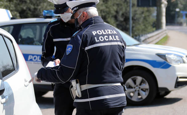 Ladri di orologi e oggetti di valore: arrestati due giovani a Cisterna