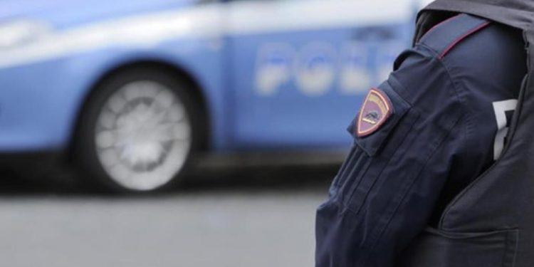 Violenta lite tra ex fidanzati in centro a Latina, interviene la Polizia