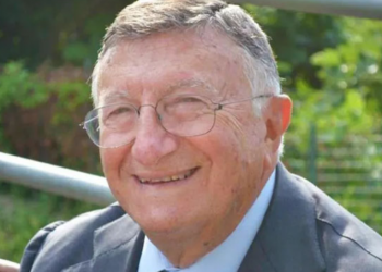 Covid, il prof. Tarro insiste: “Non credo a seconda ondata. Inutili misure di distanziamento e mascherine”