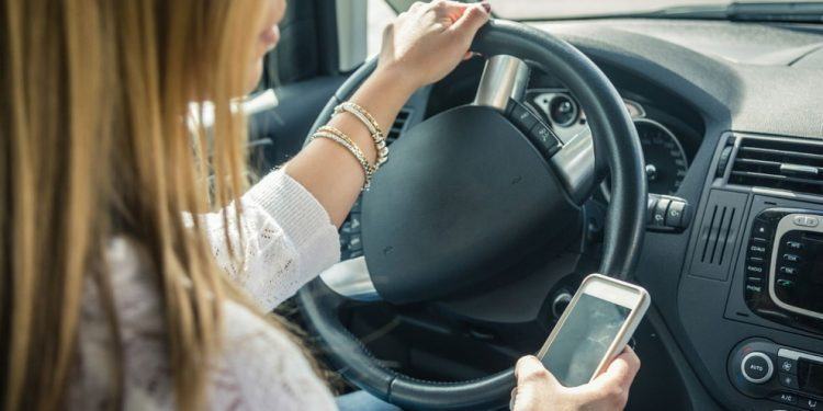 Senza cintura e con il telefono alla guida, multate 180 persone a Latina e provincia