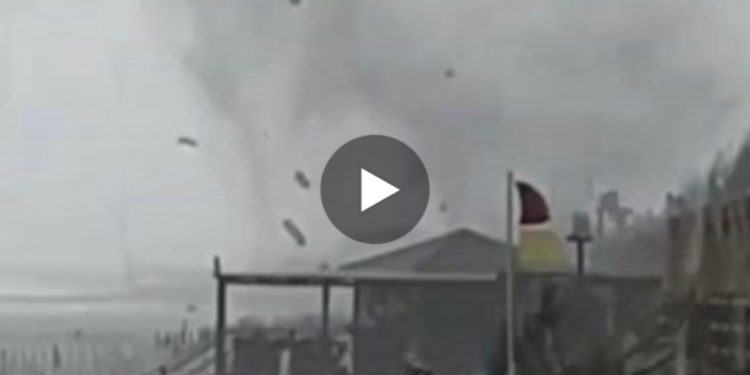 Tromba d’aria devasta stabilimento balneare a Sperlonga. Il video fa il giro dei social