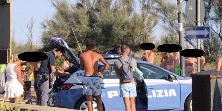 Giovane sorpreso a rubare sotto gli ombrelloni incustoditi al lido di Latina, arrestato