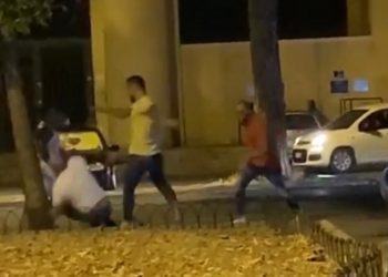 Latina, violenta rissa in strada davanti lo stadio. Il video finisce sui social