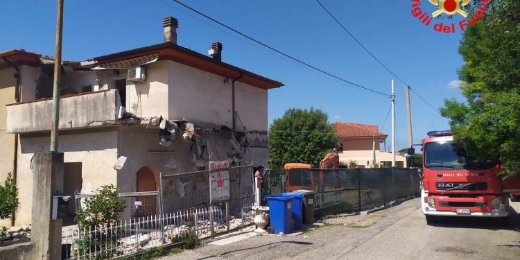 Crolla solaio, operaio di 51 anni muore schiacciato a Sonnino