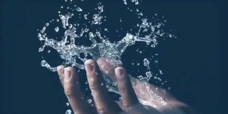 Sarebbe un’altra forma di follia non esser folli!  L’acqua pubblica è forse una follia?