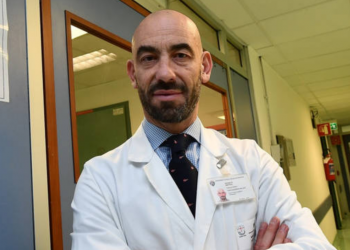 Covid, Prof. Bassetti: “Virus non è più lo stesso. Forte gruppo vuole l’emergenza”