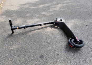 Primo incidente a Latina tra monopattino elettrico e auto: ferito un giovane