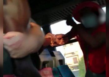 Latina, lite sul bus per la mascherina: passeggeri arrivano quasi alle mani VIDEO