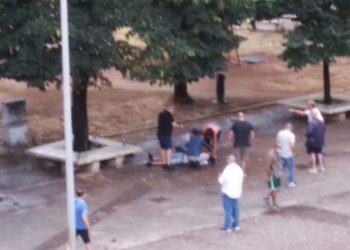 Latina, lite in piazza Santa Maria Goretti: uomo rimane a terra sanguinante VIDEO