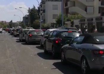 Latina: fila chilometrica per fare tampone al drive-in del Goretti