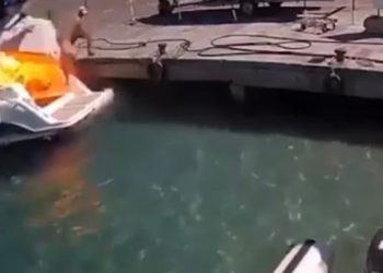 Motoscafo in fiamme a Ponza, ecco il momento dell’esplosione VIDEO