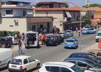 Paura a Borgo Podgora: rapinatori inseguiti dopo un colpo, si schiantano in auto e poi fuggono VIDEO