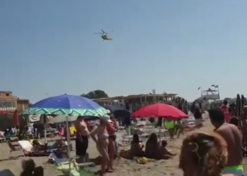 Tragedia al lido di Latina, giovane di 15 anni annega in mare VIDEO