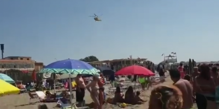 Tragedia al lido di Latina, giovane di 15 anni annega in mare VIDEO