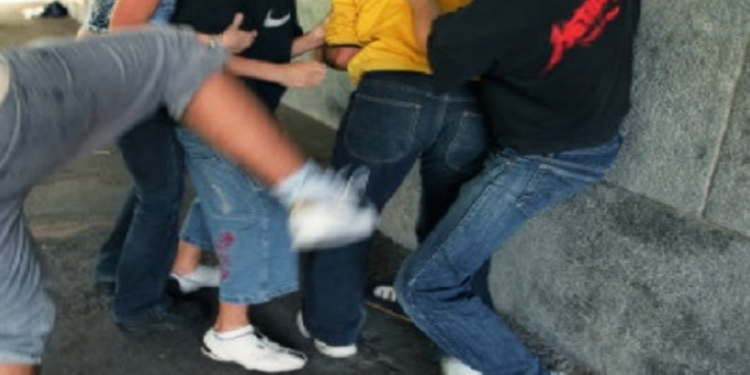 Baby gang in azione al lido di Latina, nei guai due ragazzini di 14 e 15 anni