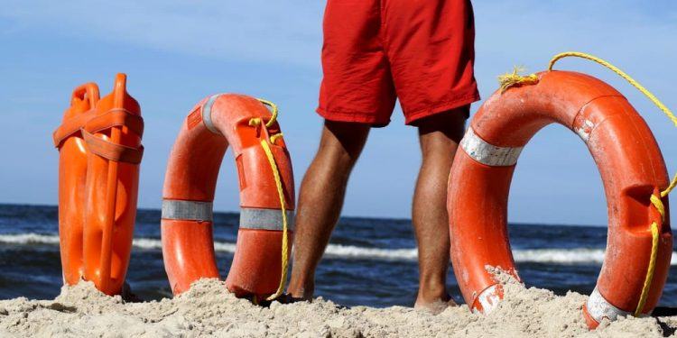 Sabaudia, ancora un bagnino positivo al Covid: chiuso altro stabilimento balneare