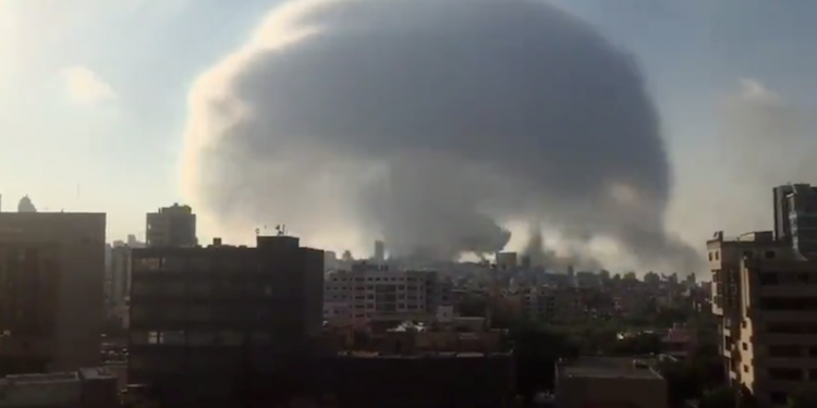 Gigantesca esplosione a Beirut, il governatore: «Come a Hiroshima e Nagasaki» VIDEO